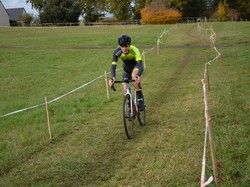 mini_championnat-departemental-cyclo-cross-juniors-et-dames-st-hilaire-st-florent-6196cc9e875a9.jpg