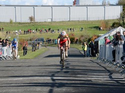 mini_championnat-departemental-de-cyclo-cross-cadets-juniors-dames-a-pouance-le-9-novembre-2014-54628d262289a.jpg