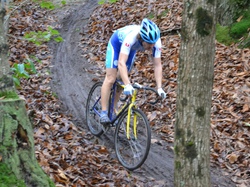 mini_championnat-departemental-de-cyclo-cross-espoirs-seniors-a-baune-le10-novembre-2013-528010e1a2b9e.jpg