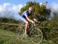 mini_championnat-departemental-de-cyclo-cross-espoirs-seniors-a-pouance-le-9-novembre-2014-54628f7fee6fb.jpg