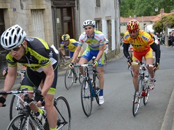 mini_championnat-departemental-pass-cyclisme-d3-d4-a-montfaucon-le-8-mai-2014-536e2296baf10.jpg