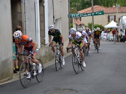 mini_championnat-departemental-pass-cyclisme-d3-d4-a-montfaucon-le-8-mai-2014-536e229c83f68.jpg