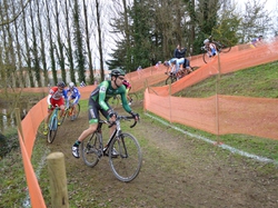 mini_championnat-regional-de-cyclo-cross-seniors-a-challans-7-decembre-2014-54877ed6a5ef8.jpg