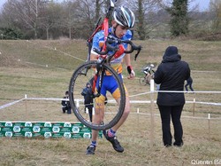 mini_championnat-regional-juniors-de-cyclo-cross-a-pouance-le-4-decembre-2016-584dd491cd5f6.jpg