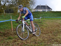 mini_cyclo-cross-cadets-juniors-de-chalonnes-le-11-novembre-2015-5648fc3c44cd7.jpg
