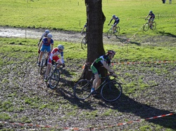 mini_cyclo-cross-cadets-juniors-de-st-gemmes-sur-loire-le-29-decembre-2013-52c06fef3bc55.jpg