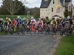 mini_cyclo-cross-cadets-juniors-du-lac-de-maine-5c276f0c739e4.jpg