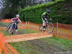 mini_cyclo-cross-cadets-juniors-la-poueze-61bcf9c0e3f2c.jpg