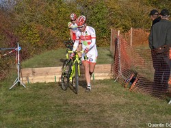 mini_cyclo-cross-de-chalonnes-sur-loire-espoirs-seniors-le-11-novembre-2016-582e2ca67a5e1.jpg