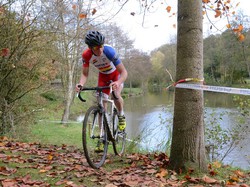 mini_cyclo-cross-de-vihiers-cadets-juniors-le-15-novembre-2014-546cffbe92758.jpg