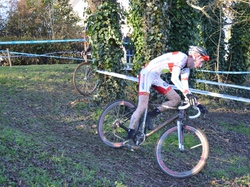 mini_cyclo-cross-espoirs-seniors-de-st-gemmes-sur-loire-le-29-decembre-2013-52c06f09aebb7.jpg