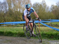 mini_cyclo-cross-seniors-de-chalonnes-le-11-novembre-2015-5649015262c1e.jpg